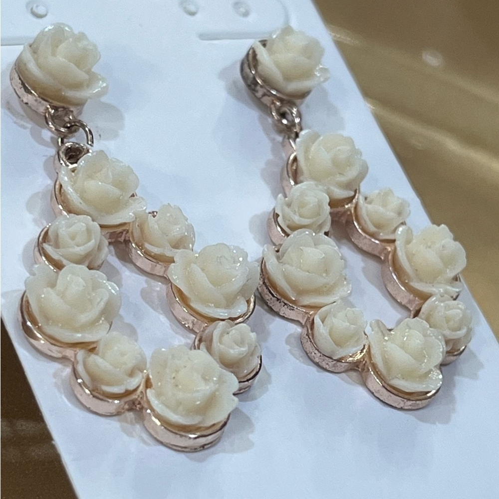 Vintage Style Rose Gold Tone Chic Floral Cream Earrings